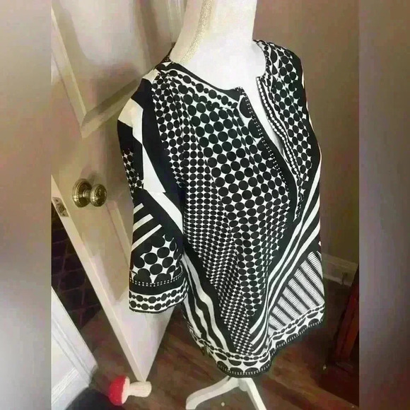Liz Claiborne small (oversized) blouse. NWOT. Excellent condition. Wrinkle free - Picture 7 of 10